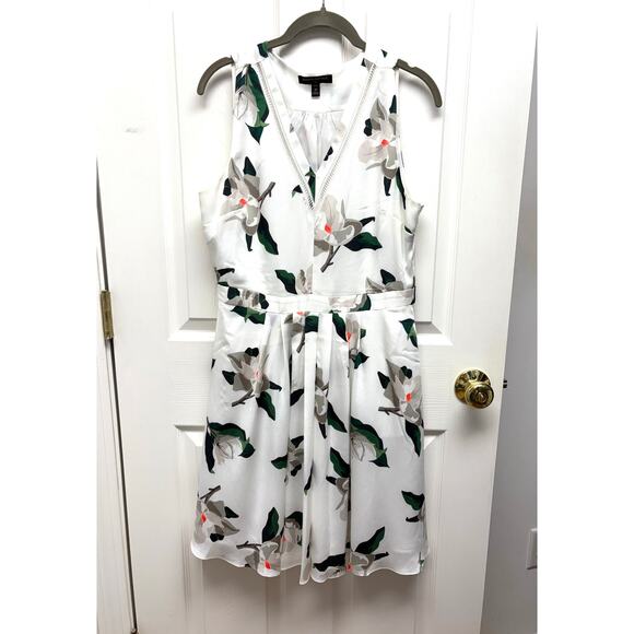 Banana Republic White Floral Dress, Fit Flare, V Neck, Lined, Women's Size 8P - Picture 1 of 6